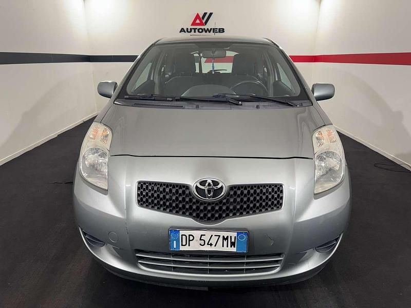 Usata Toyota Yaris 69 CV (50 kW) 2008 Grigio Utilitaria