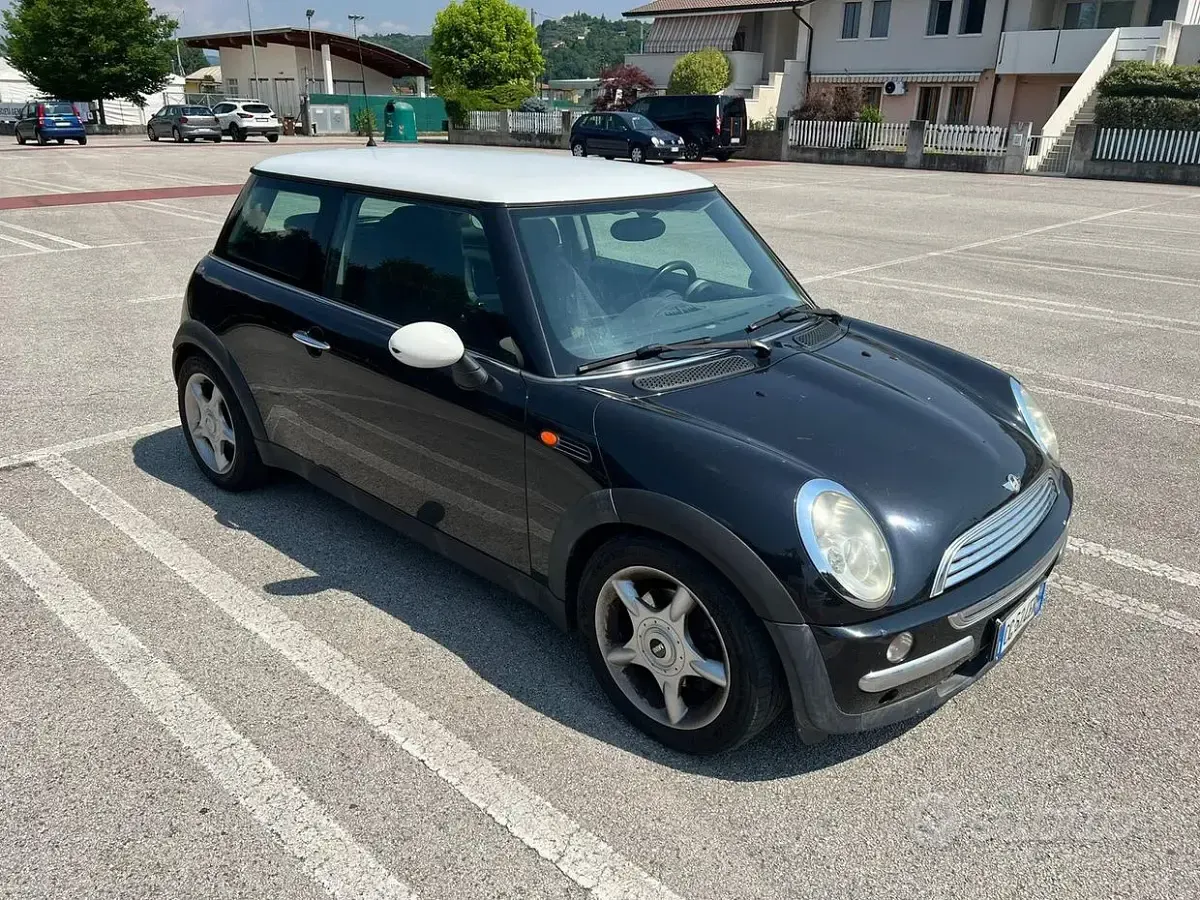Usata Mini Cooper 116 CV (85 kW) 2003 Nero Utilitaria