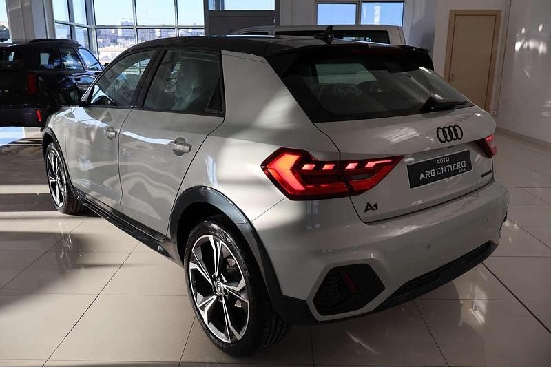 Nuevo Audi A1 Ambiente 116 CV (85 kW) 2026 Plateado SUV