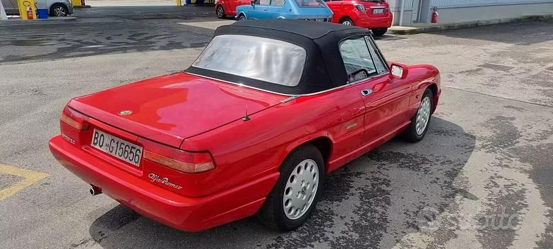Usata Alfa Romeo Spider 116 CV (85 kW) 1992 Rosso Cabrio