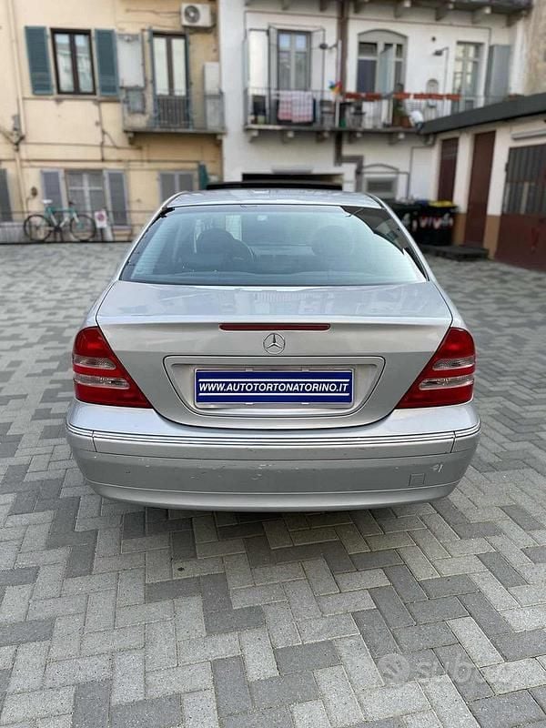 Käytetty Mercedes C240 Avantgarde 170 HP (125 kW) 2000 Harmaa Sedan