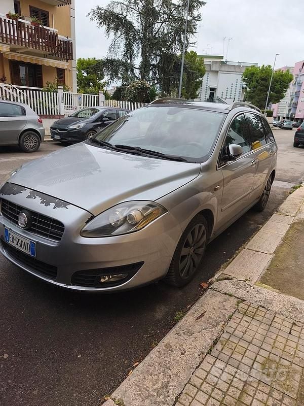 Usata Fiat Croma 150 CV (110 kW) 2010 Grigio Station wagon
