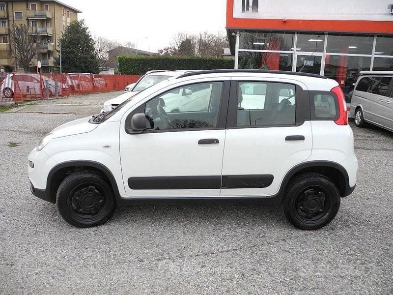 Usata Fiat Panda 4x4 S 95 CV (69 kW) 2018 Bianco Utilitaria