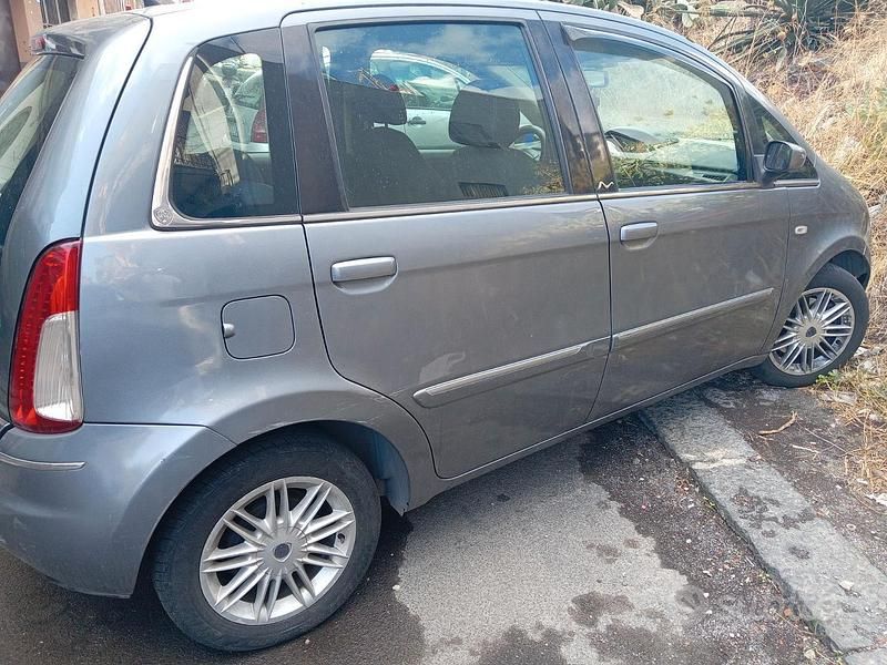 Usata Lancia Musa 90 CV (66 kW) 2009 Grigio Monovolume