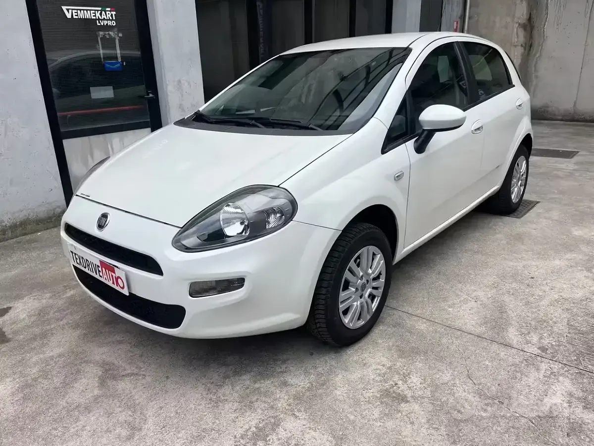 Usata Fiat Grande Punto 69 CV (50 kW) 2012 Bianco Utilitaria