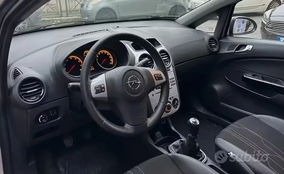 Używany Opel Corsa 80 KM (58 kW) 2012 Szary Hatchback