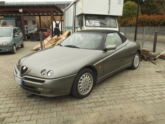 Usata Alfa Romeo Spider 150 CV (110 kW) 1996 Grigio Cabrio