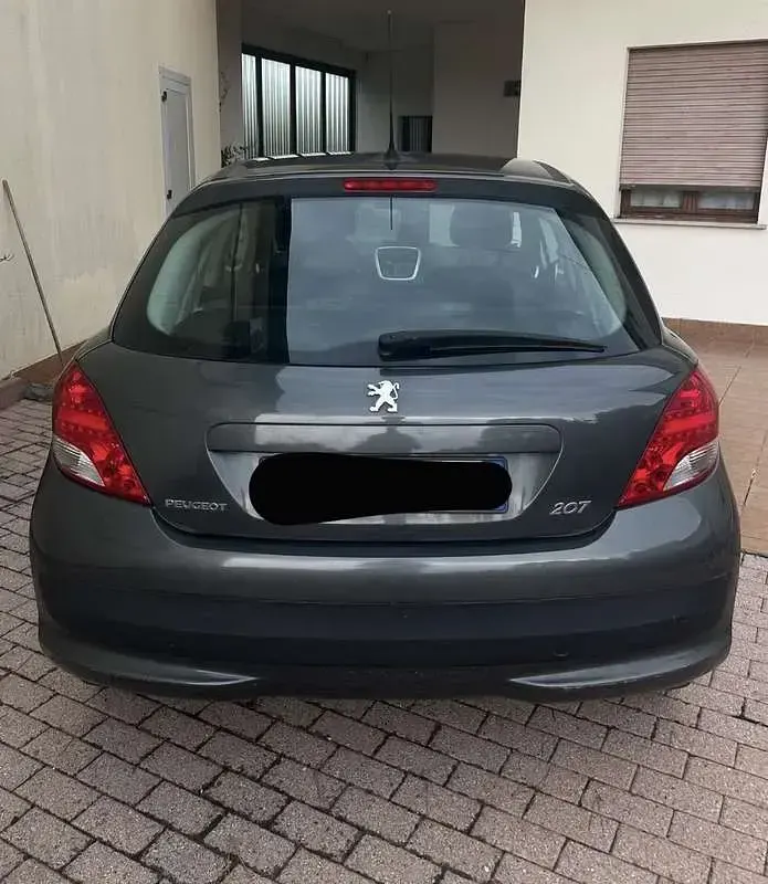 Usata Peugeot 207 Tendance 73 CV (53 kW) 2010 Utilitaria