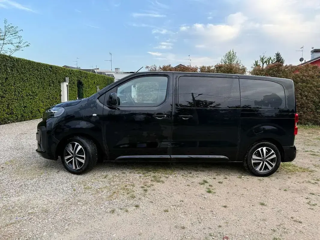 Usata Peugeot Traveller Business-Line 179 CV (131 kW) 2025 Nero Monovolume