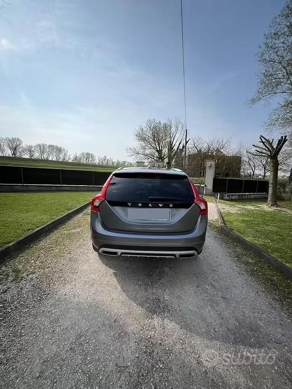 Begagnad Volvo V60 CC Pro 150 HK (110 kW) 2017 Grå Kombi