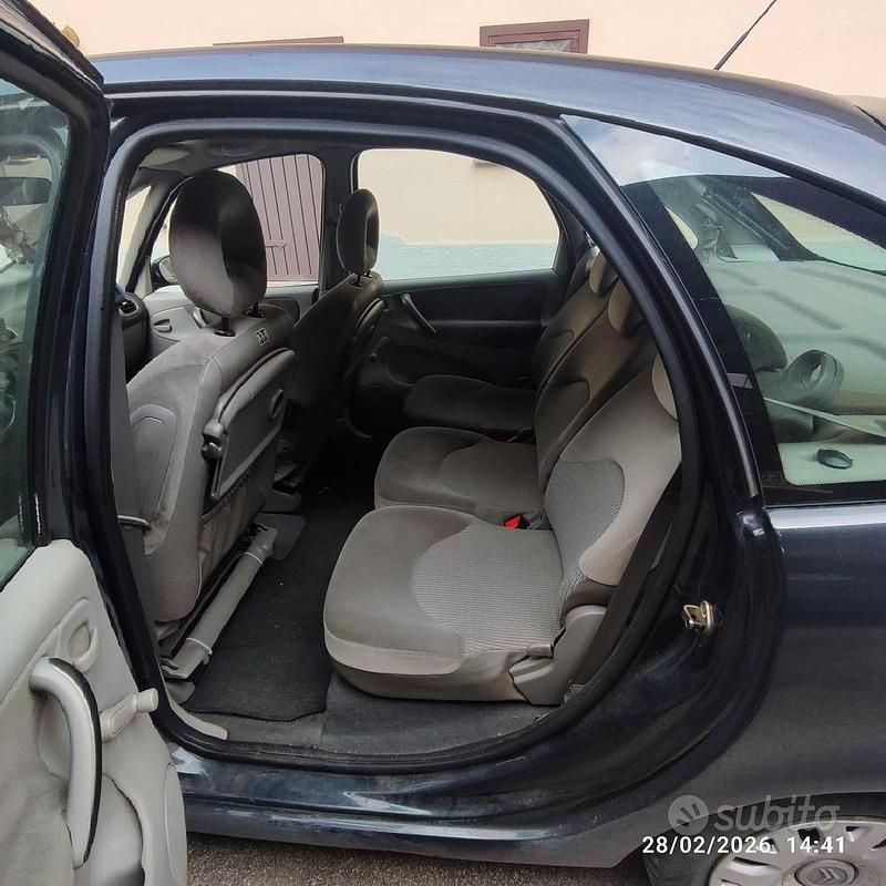 Usata Citroën Xsara Picasso 90 CV (66 kW) 2006 Grigio Monovolume