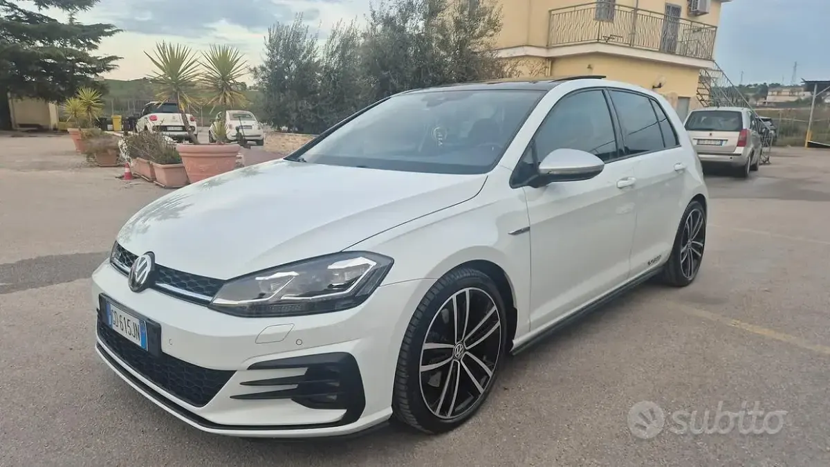 Gebraucht VW Golf VIII Executive 184 PS (135 kW) 2020 Weiß Limousine