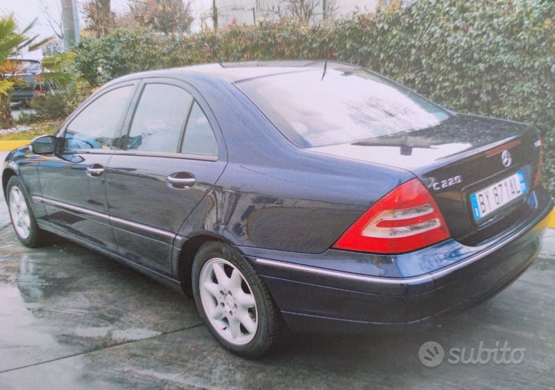 Usata Mercedes C220 143 CV (105 kW) 2002 Blu Berlina
