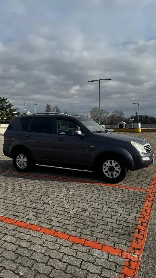 Usata SsangYong Rexton II 165 CV (121 kW) 2008 Grigio SUV