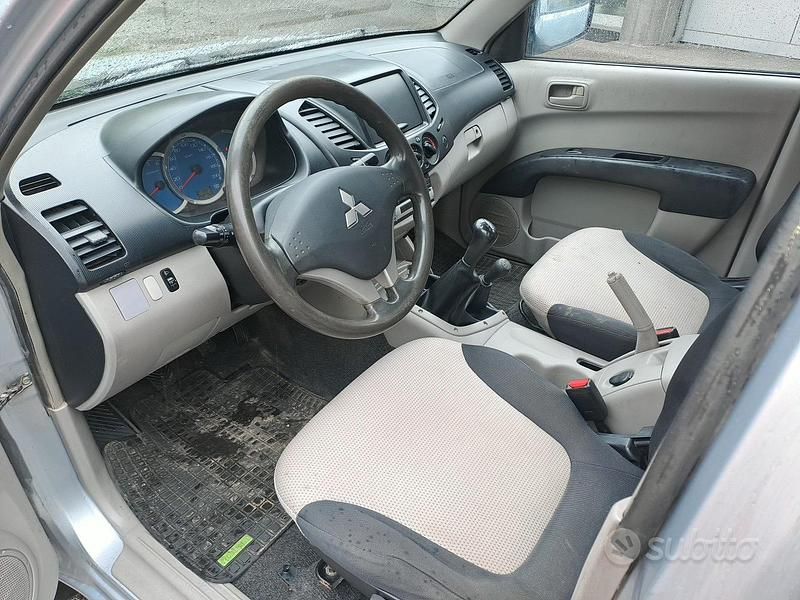 Usata Mitsubishi L200 2007 Grigio Pick-up