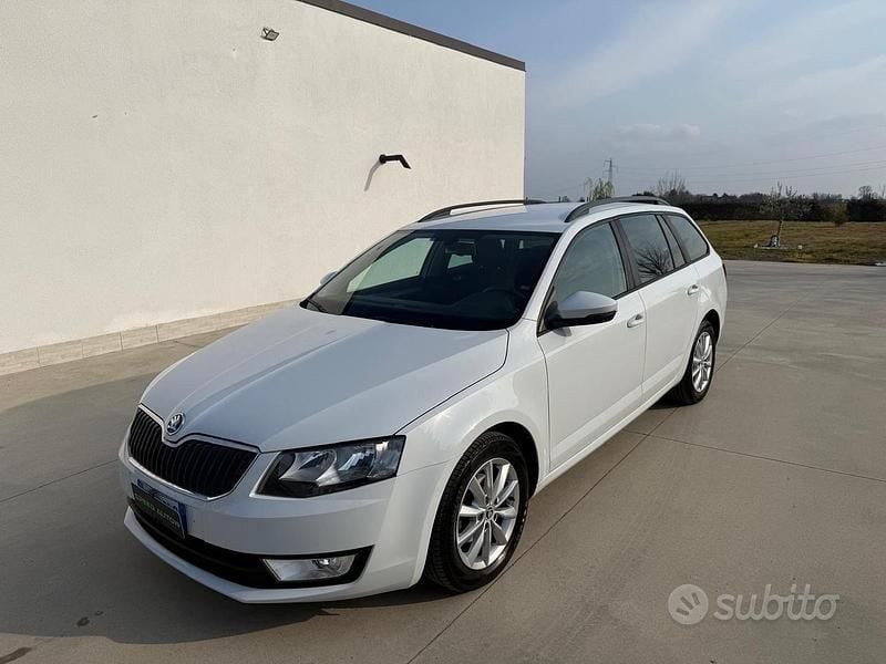 Usata Skoda Octavia Executive 110 CV (80 kW) 2016 Bianco Utilitaria