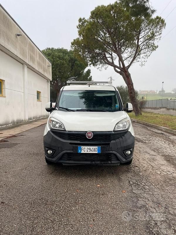 Usata Fiat Doblò 120 CV (88 kW) 2015 Bianco Monovolume