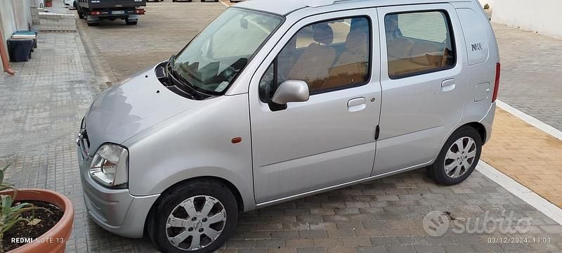 Usata Opel Agila 75 CV (55 kW) 2003 Grigio Utilitaria