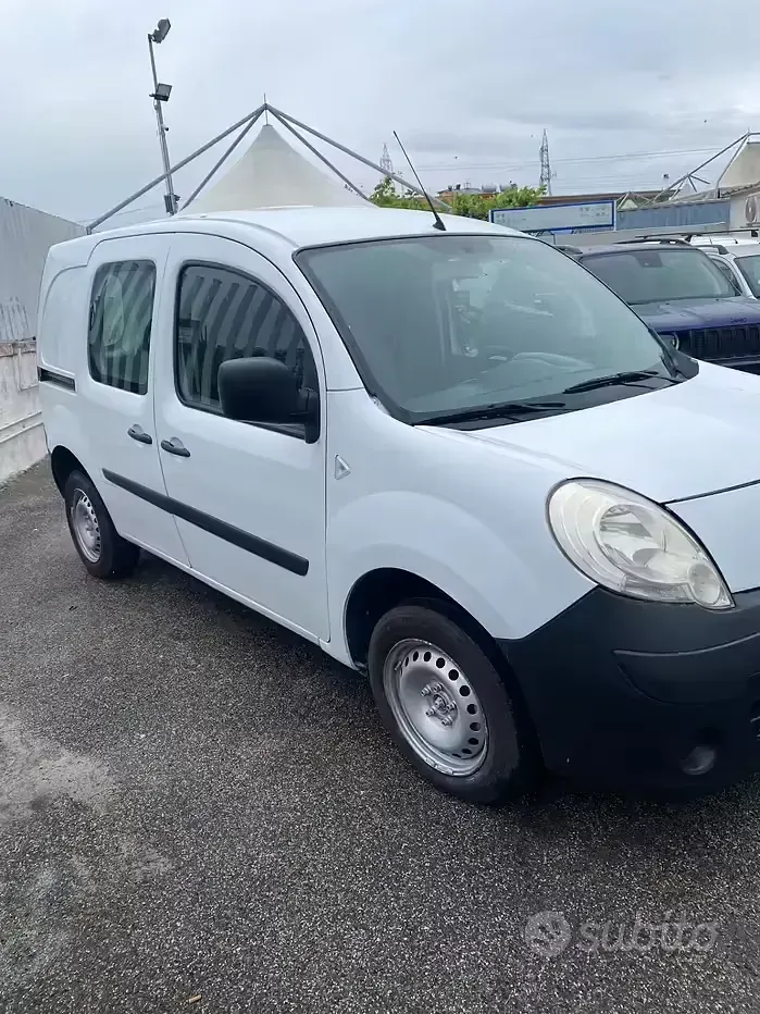 Usata Renault Kangoo 68 CV (50 kW) 2009 Bianco Monovolume