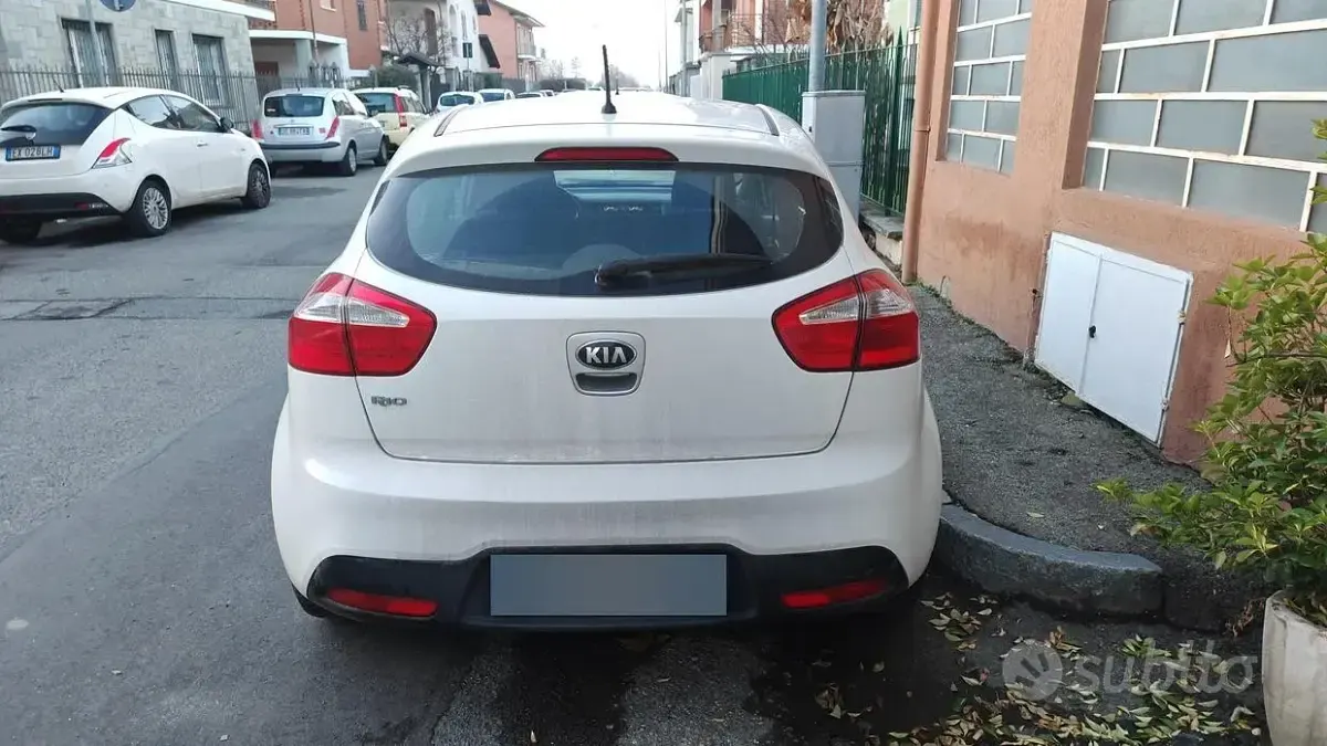 Usata Kia Rio 85 CV (62 kW) 2014 Bianco Berlina