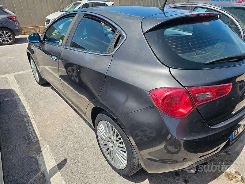 Usata Alfa Romeo Giulietta 170 CV (125 kW) 2010 Grigio Utilitaria