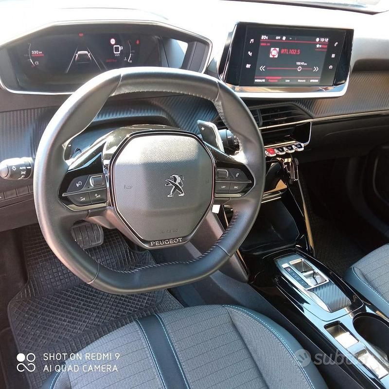 Begagnad Peugeot 2008 Allure 131 HK (96 kW) 2023 Svart SUV