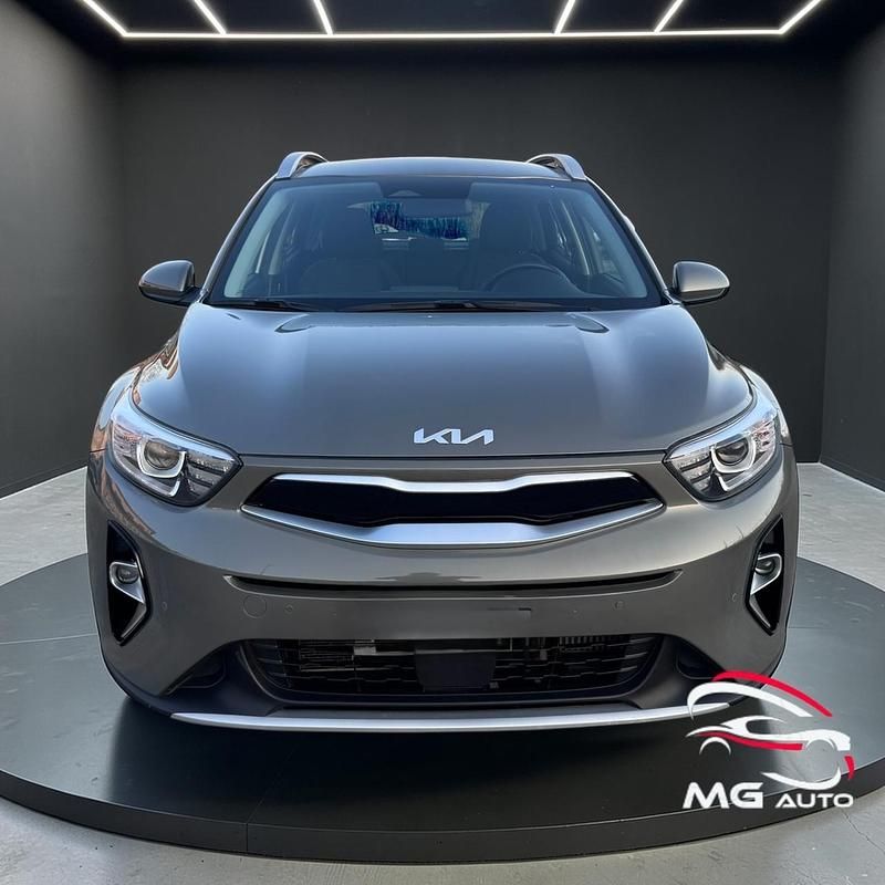 Begagnad Kia Stonic GT-Line 100 HK (73 kW) 2022 Grå SUV