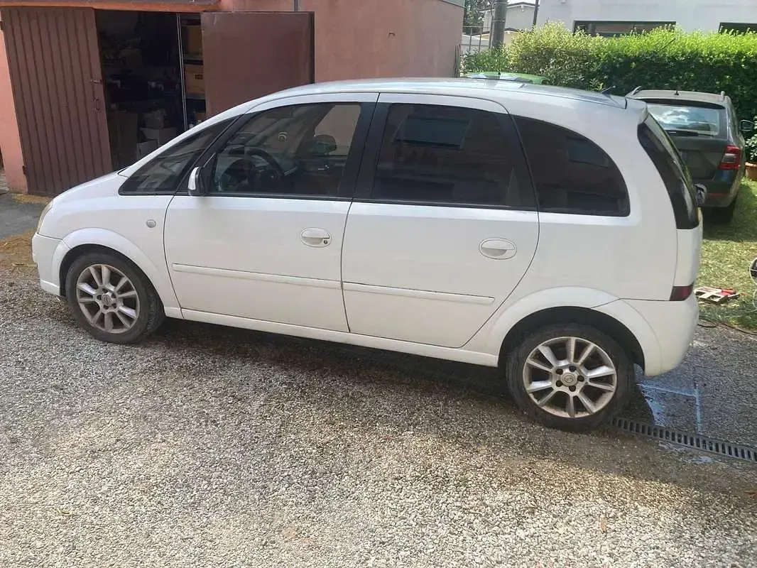 Usata Opel Meriva Cosmo 101 CV (74 kW) 2010 Bianco Monovolume