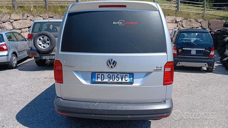 Usata VW Caddy 110 CV (80 kW) 2016 Grigio Monovolume