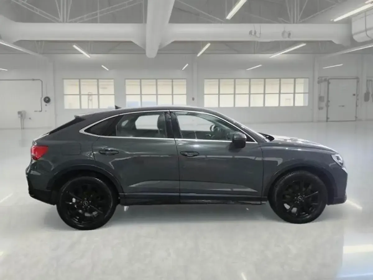 Usata Audi Q3 Premium 150 CV (110 kW) 2021 Grigio metallizzato SUV