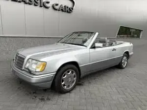 Usata Mercedes E320 220 CV (161 kW) 1995 Argento Cabrio