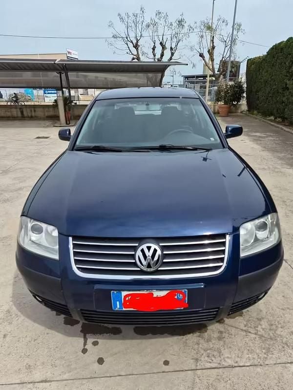 Usata VW Passat 130 CV (95 kW) 2001 Blu Berlina