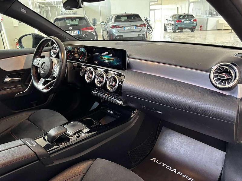 Usata Mercedes A180 Premium 116 CV (85 kW) 2019 Nero Berlina