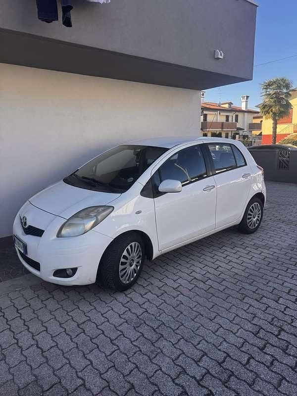 Usata Toyota Yaris 90 CV (66 kW) 2011 Utilitaria
