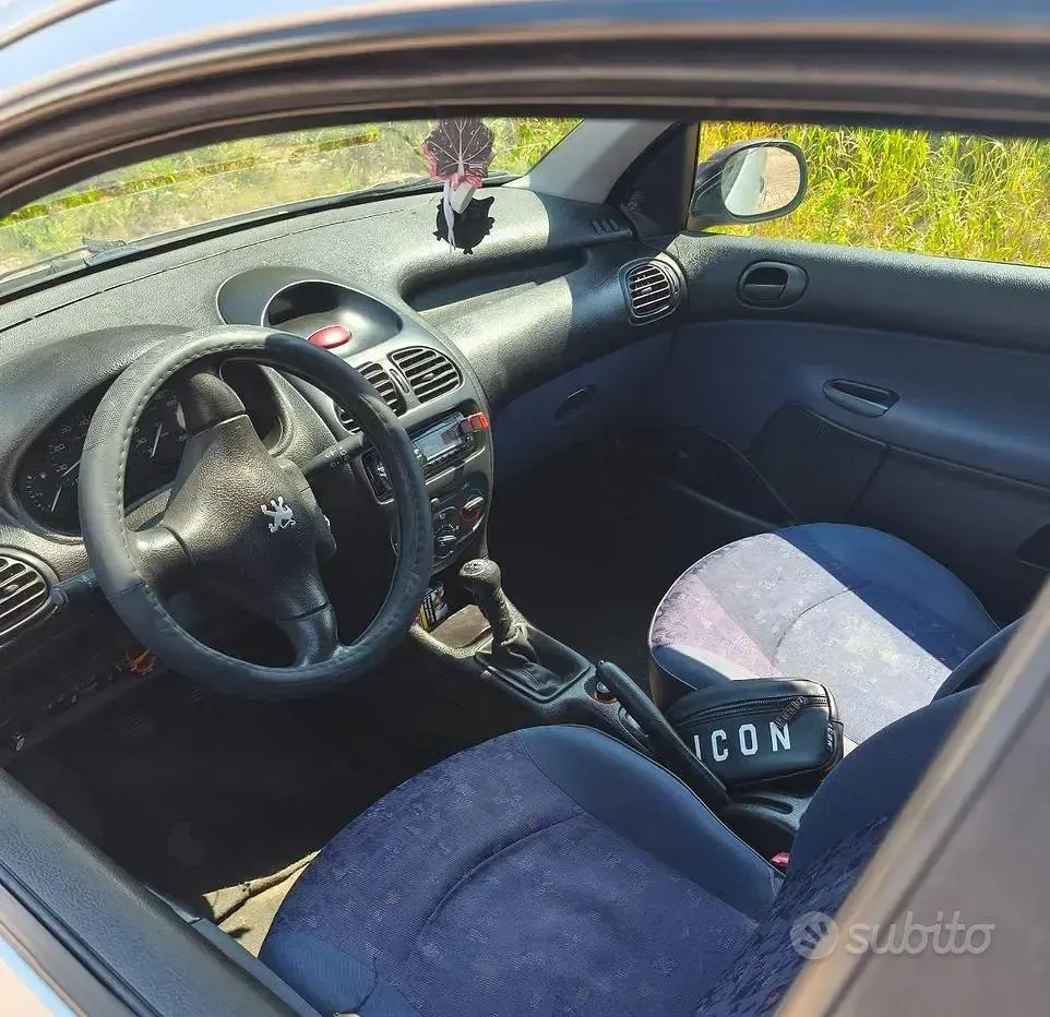 Usata Peugeot 206 60 CV (44 kW) 1999 Grigio Utilitaria