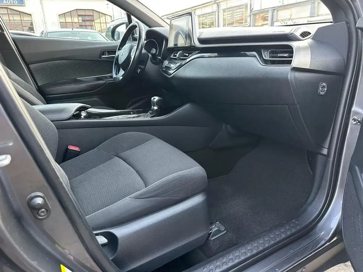 Usata Toyota C-HR Edition 152 CV (111 kW) 2019 Grigio SUV