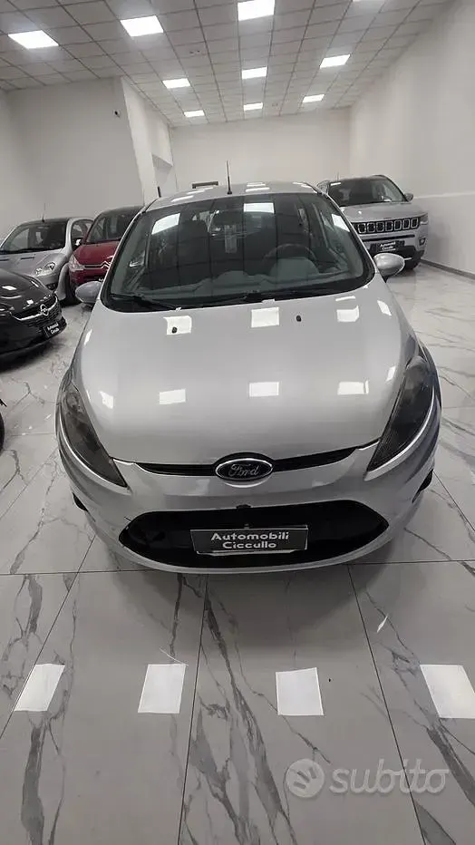 Usata Ford Fiesta Titanium 70 CV (51 kW) 2010 Grigio Utilitaria