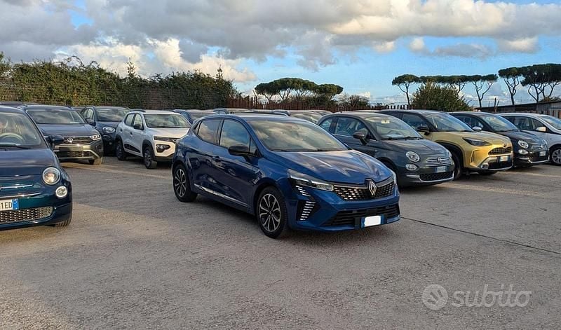 Usata Renault Clio V Techno 90 CV (66 kW) 2024 Blu Berlina