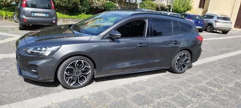 Grigio Usata 2020 Ford Focus ST-Line Station wagon | 14.900 € (Cara) - Immagine 1/4