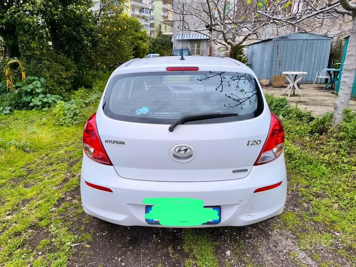Usata Hyundai i20 75 CV (55 kW) 2014 Bianco Utilitaria