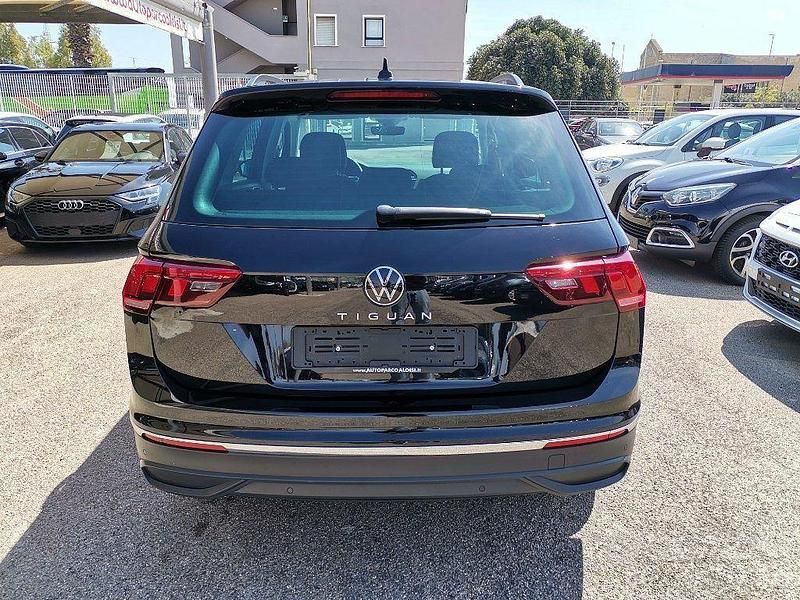 Gebraucht VW Tiguan Life 150 PS (110 kW) 2021 Schwarz SUV