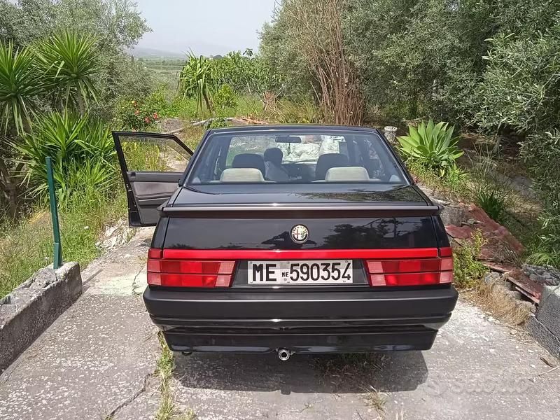 Usata Alfa Romeo 75 105 CV (77 kW) 1989 Nero Berlina