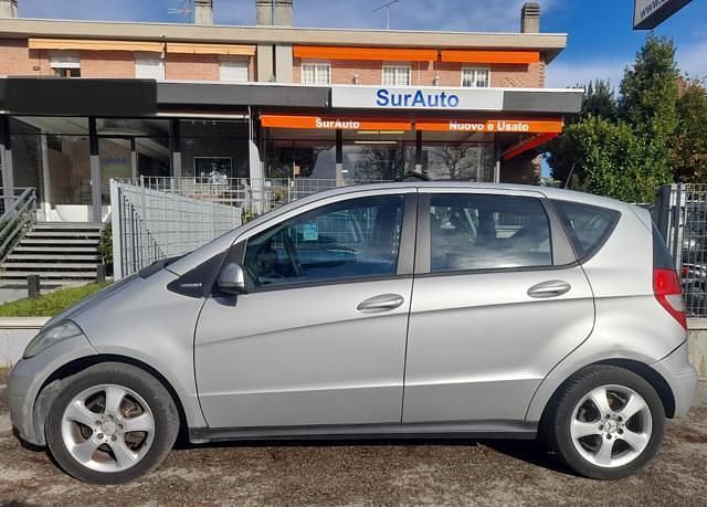 Argento Usata 2009 Mercedes A160 Tre volumi | 2900 € (Buon prezzo) - Immagine 1/4