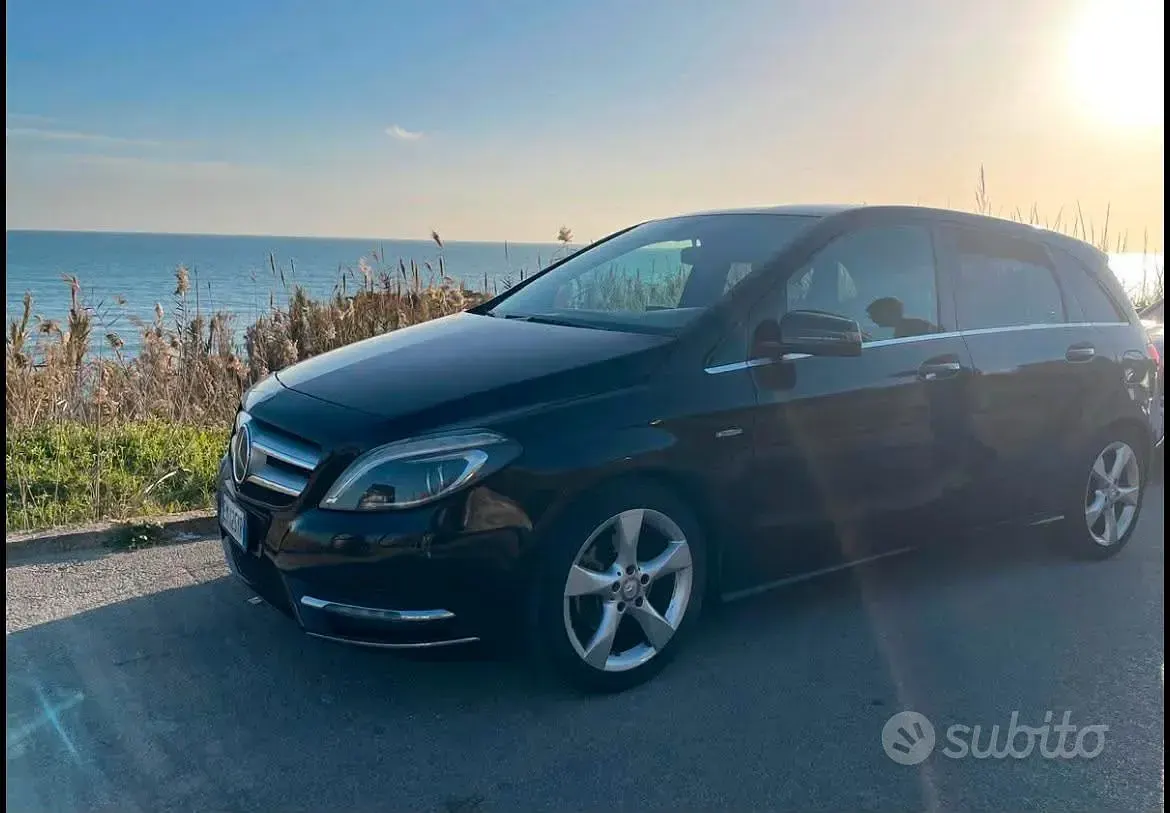 Usata Mercedes B180 109 CV (80 kW) 2012 Nero Utilitaria