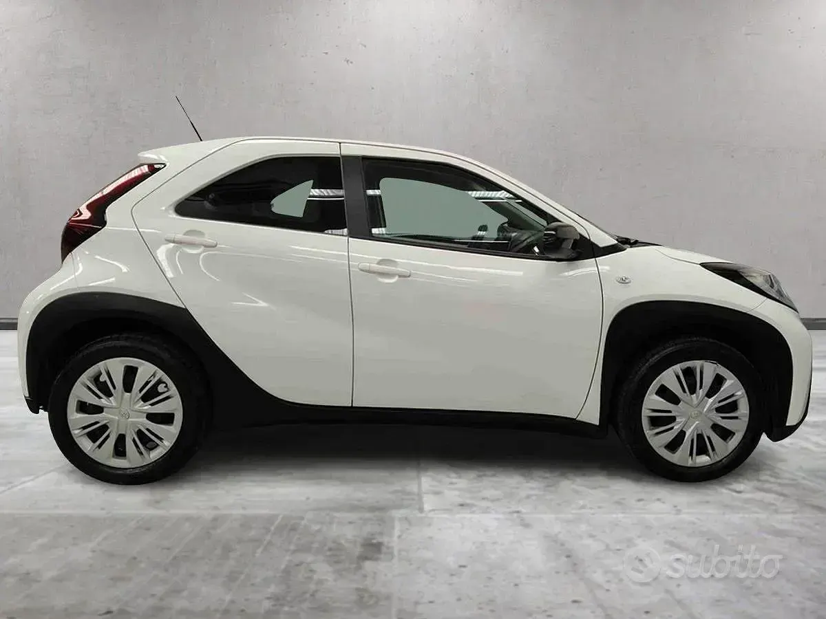 Usata Toyota Aygo X Active 72 CV (52 kW) 2022 Bianco SUV