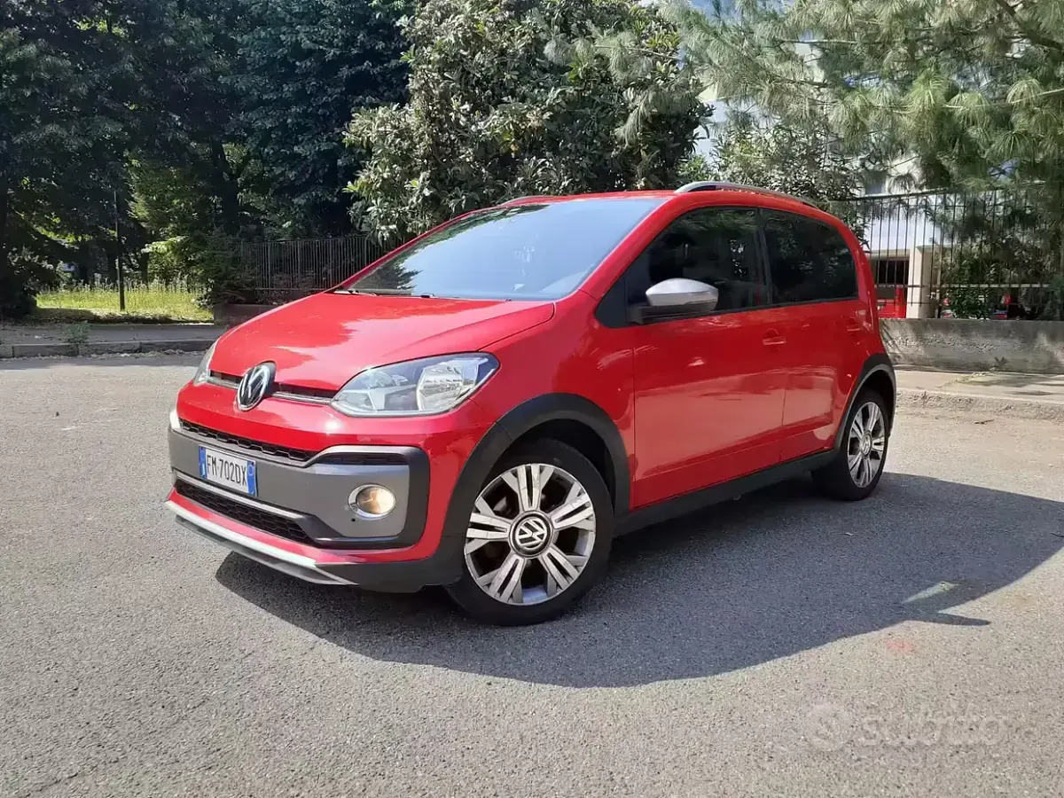Usata VW cross up! 75 CV (55 kW) 2017 Rosso Utilitaria
