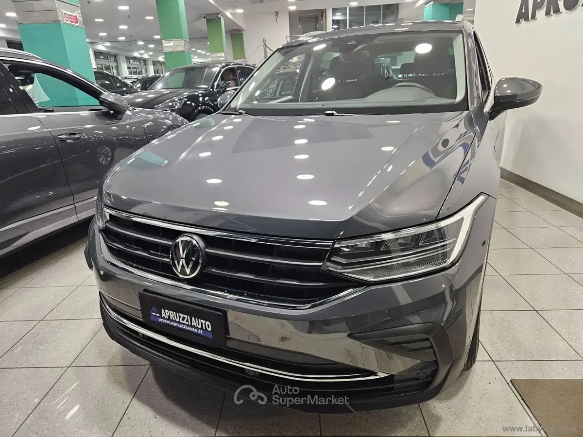 Begagnad VW Tiguan Life 150 HK (110 kW) 2023 Grå SUV
