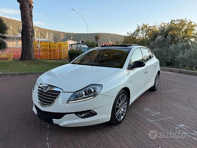 Usata Lancia Delta Gold 120 CV (88 kW) 2014 Bianco Utilitaria