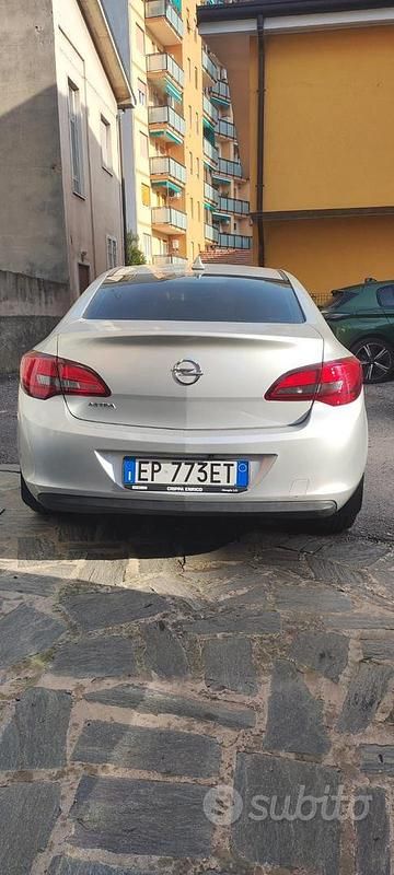 Usata Opel Astra 140 CV (102 kW) 2015 Grigio Berlina