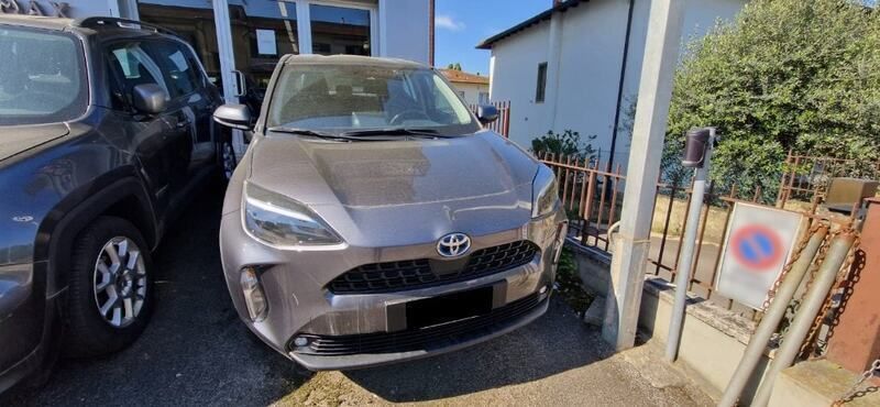 Grigio Usata 2022 Toyota Yaris Cross Active SUV | 23.800 € (Buon prezzo) - Immagine 1/4